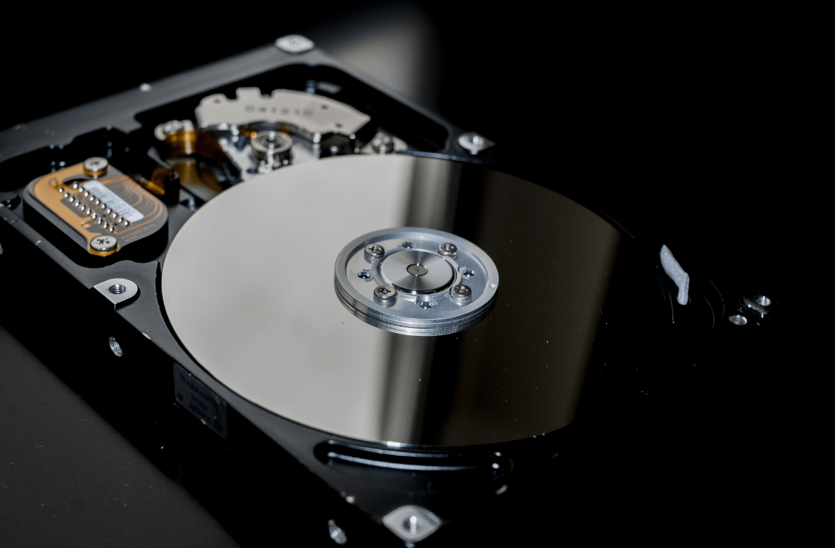 Choosing the Right Hosting Plan for Your Website: Solid State Drive (SSD) Vs. Hard Disk Drive (HDD)